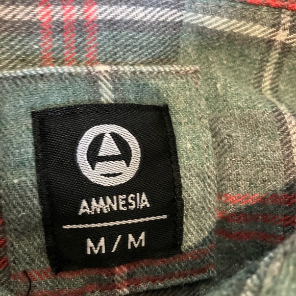 Amnesia collared Long sleeve - Picture 2 of 2